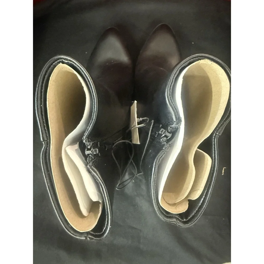 New Universal Thread Black Zip Ankle Boot .Size 6 . Zip W/ Memory‎ Foam Insole_2